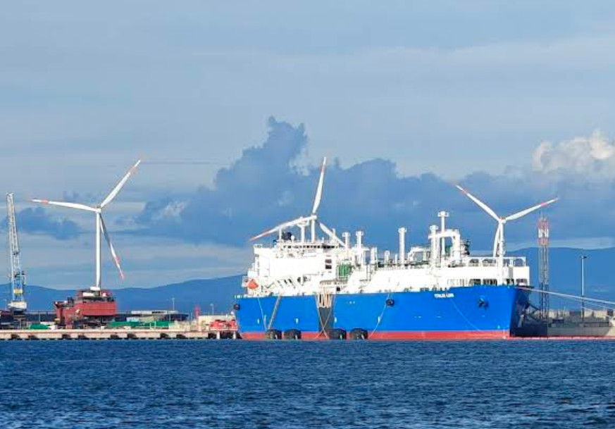 INFRASTRUTTURE – Piombino: Prorogata la permanenza del Rigassificatore